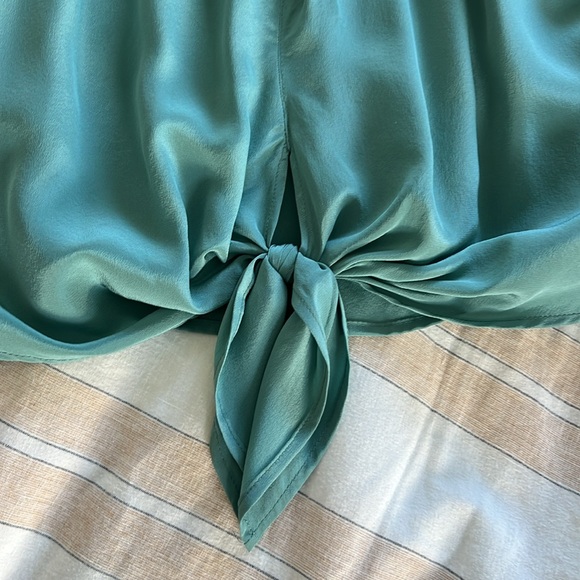 ✨NEW✨Fifteen-Twenty 100% silk blouse - Picture 9 of 10